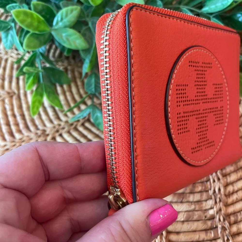 Like New Tory Burch Leather Small Zip Wallet in Orange & Tan